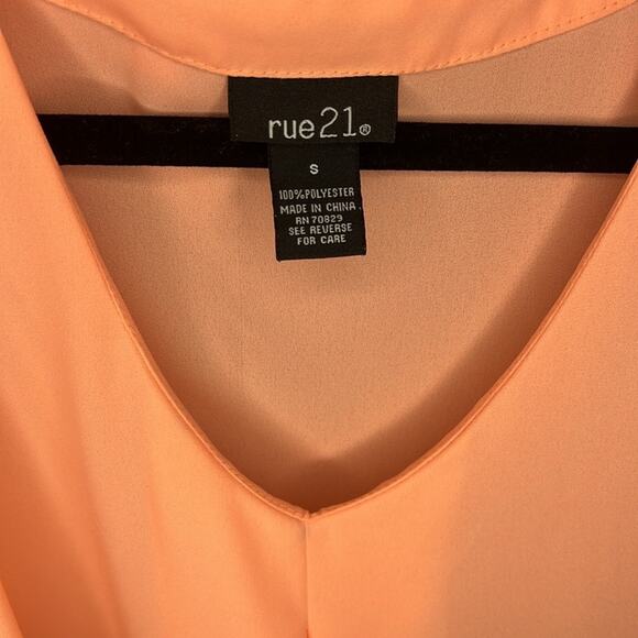 Beautiful flow peachy pink blouse - Picture 4 of 4